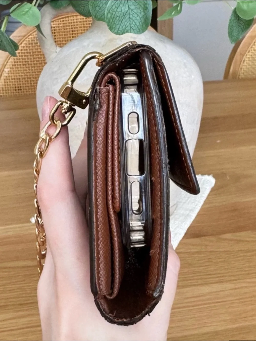 ✅AUTH✅LOUIS VUITTON WALLET IN A CHAIN